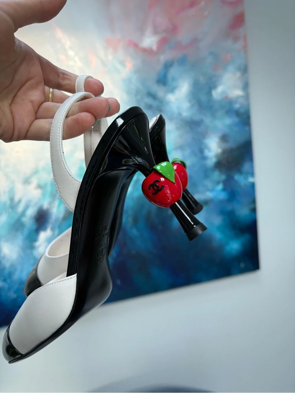 26A  Chanel Lambskin & Patent Calfskin White & Black Apple  Slingback 38.5 New